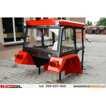 Kabina C-330 DE LUX metalowe błotniki kanciaste D-LUX